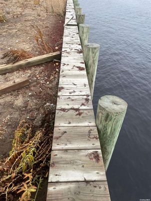 Exterior, Lake