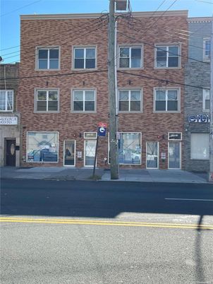 Exterior, Facade, Brick Facade, Rowhouse