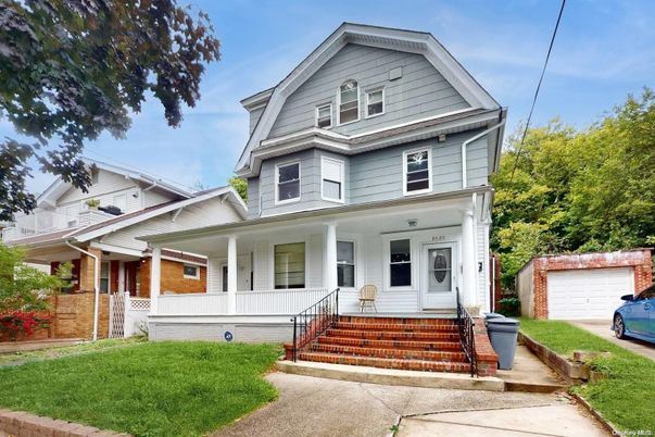 Exterior, Facade, Queen Anne Victorian
