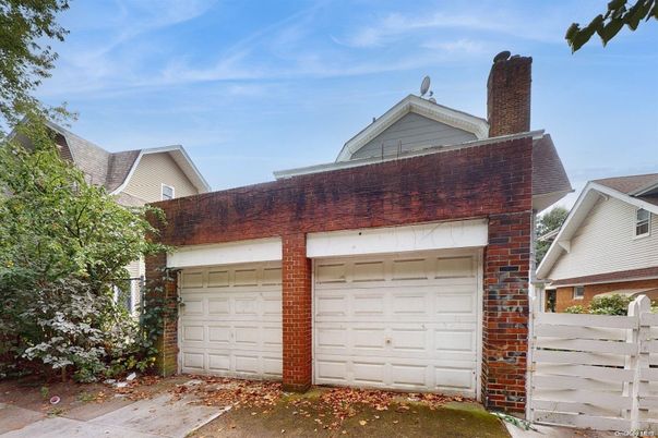 Detached Garage, Exterior