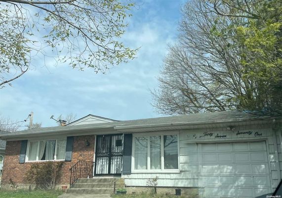 Attached, Exterior, Facade, Brick Facade, Ranch