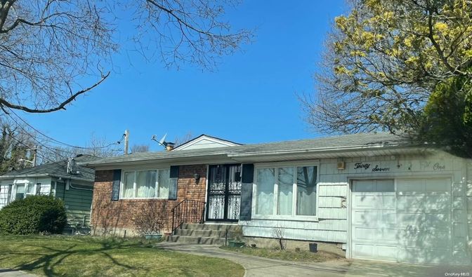 Attached, Exterior, Facade, Brick Facade, Ranch
