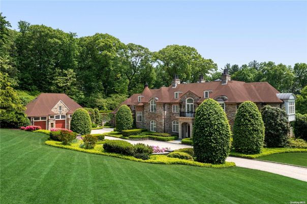 Backyard, Exterior, Facade, Brick Facade, French Provincial