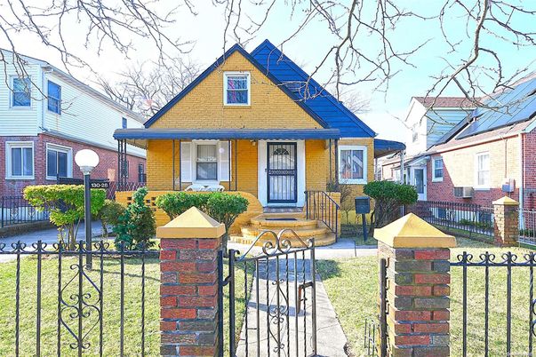 Exterior, Facade, Brick Facade, Queen Anne Victorian