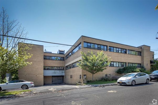 Exterior, Facade, Condo Building