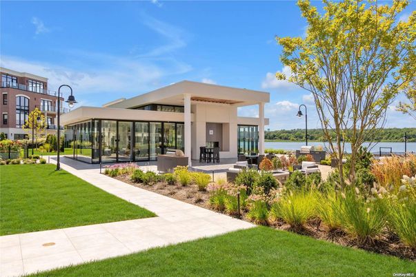 Backyard, Exterior, Facade, Water, Modern