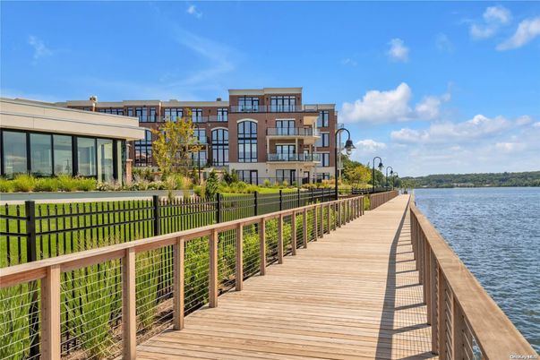 Exterior, Lake