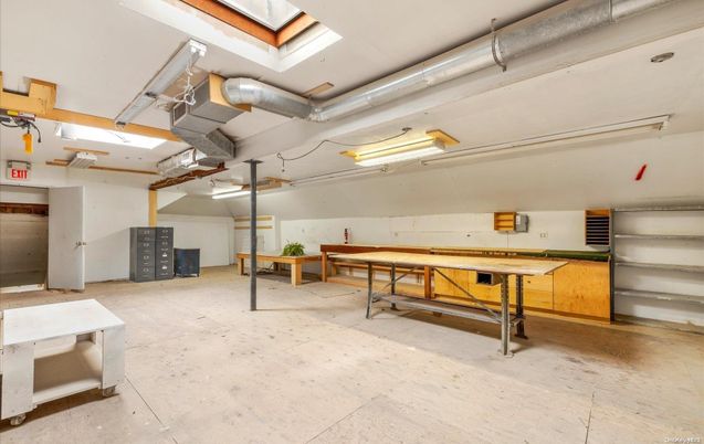 Garage, Interior