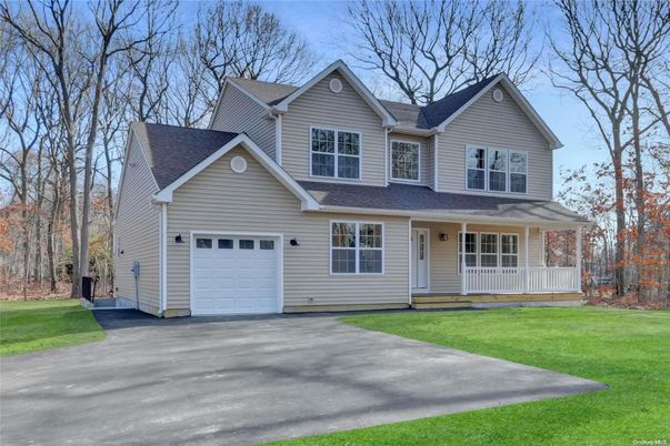 Attached, Exterior, Facade, Farmhouse