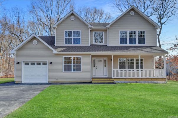 Attached, Exterior, Facade, Farmhouse