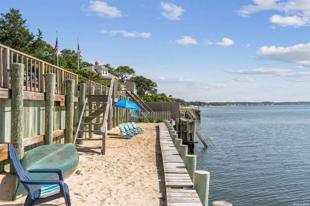 Exterior, Lake