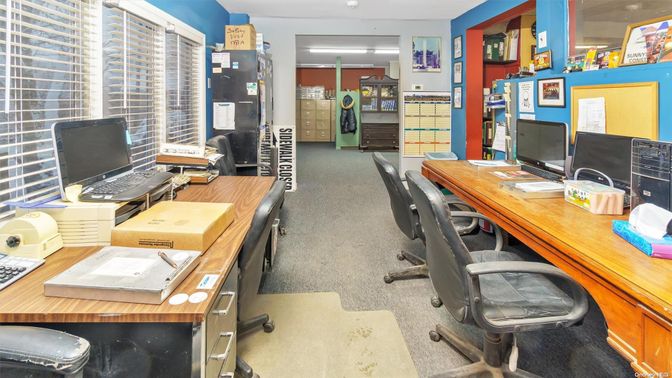 Home Office, Interior