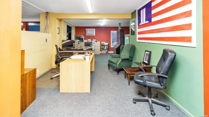 Home Office, Interior