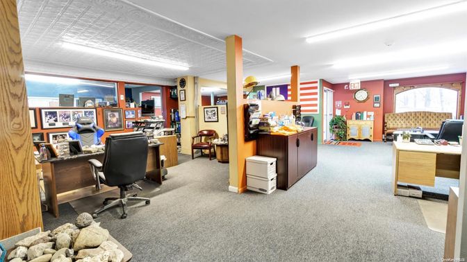Home Office, Interior
