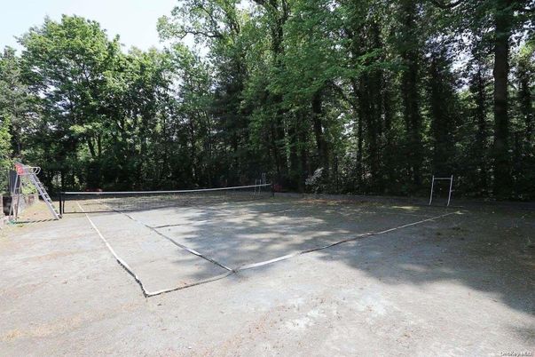Exterior, Tennis Courts
