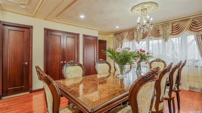Chandelier, Dining room, Interior, Recessed Lighting, Wood Texture Flooring