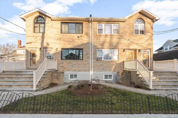 Exterior, Facade, Brick Facade, Rowhouse