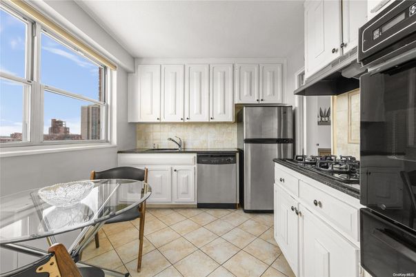 Dining room, Interior, Kitchen, Stainless Steel Appliances