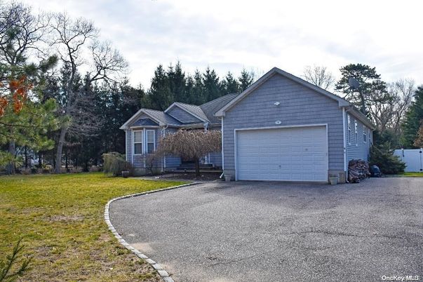 Attached, Exterior, Facade, Ranch