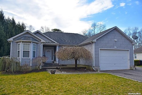 Attached, Exterior, Facade, Ranch
