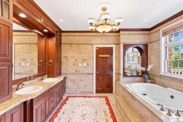 Bathroom, Dual Sink Vanities, Interior, Recessed Lighting
