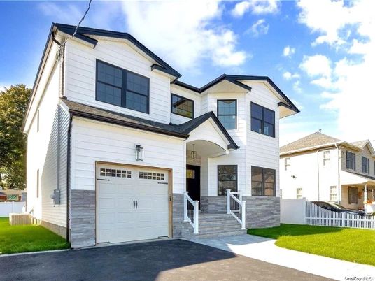 Attached, Exterior, Facade, Farmhouse