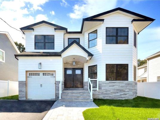 Attached, Exterior, Facade, Farmhouse
