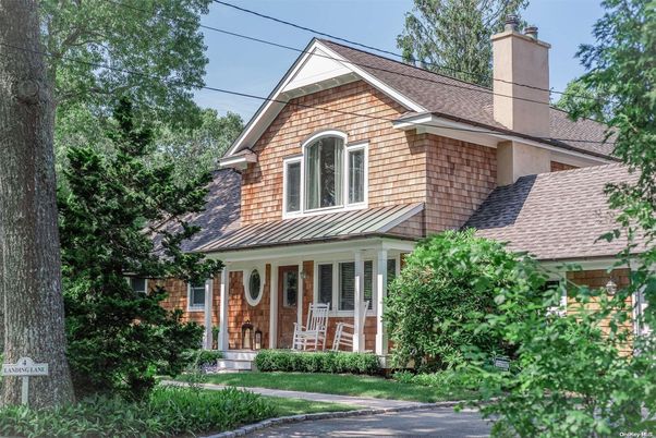 Exterior, Facade, Brick Facade, Queen Anne Victorian