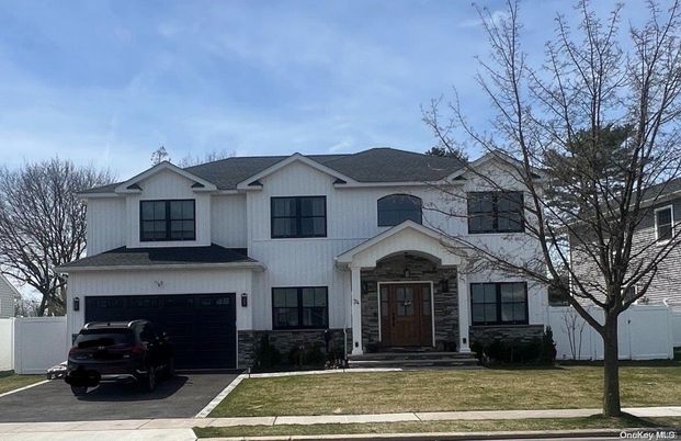 Attached, Exterior, Facade, Farmhouse