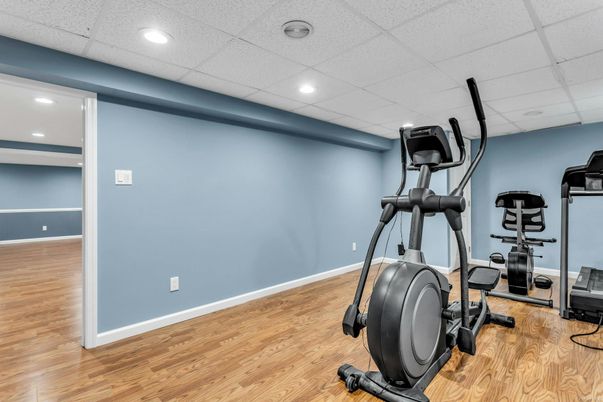 Fitness Equipment, Interior, Recessed Lighting, Wood Texture Flooring