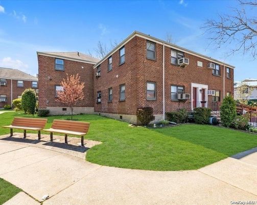 Backyard, Exterior, Facade, Brick Facade, Georgian