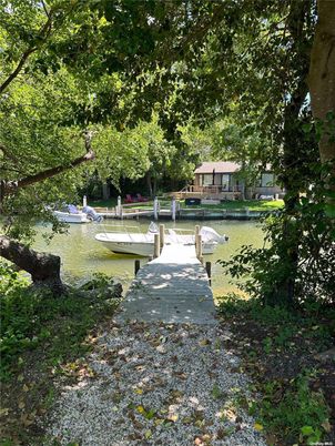 Exterior, Lake