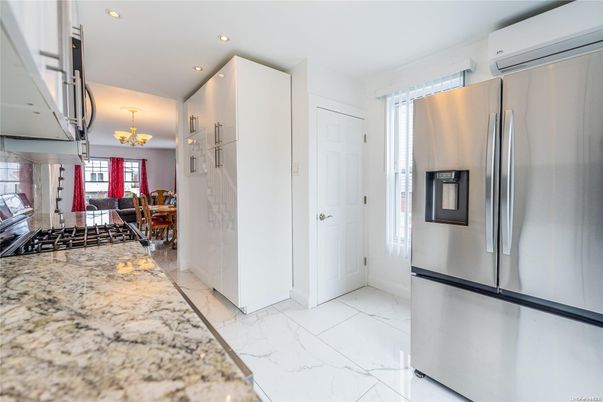 Chandelier, Interior, Kitchen, Marble, Recessed Lighting, Stainless Steel Appliances