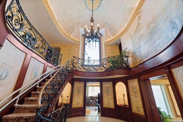 Chandelier, Interior