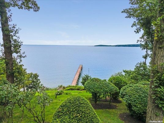 Exterior, Lake