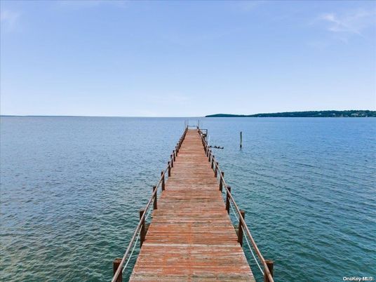 Exterior, Lake