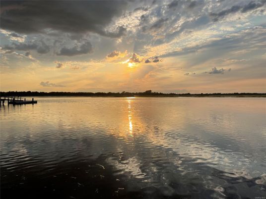 Exterior, Lake