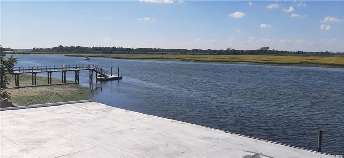 Exterior, Lake