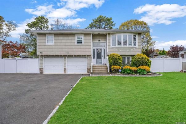 Attached, Exterior, Facade, Raised Ranch