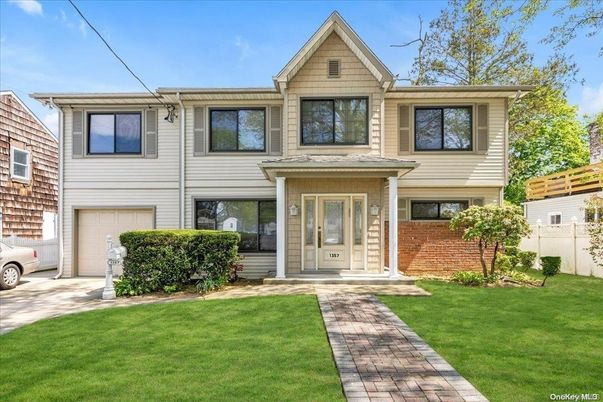 Attached, Exterior, Facade, Brick Facade, Rowhouse