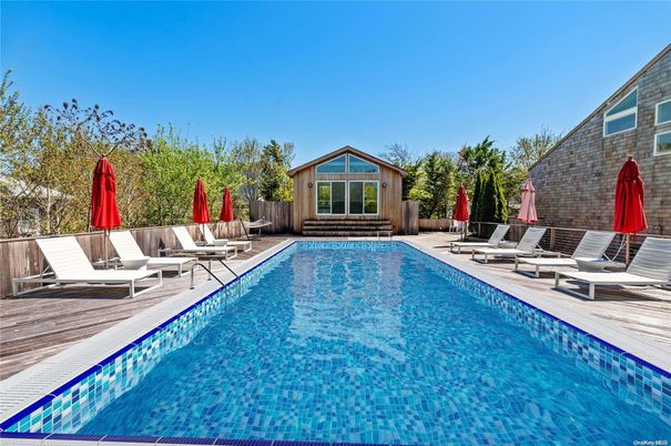 Exterior, Pool