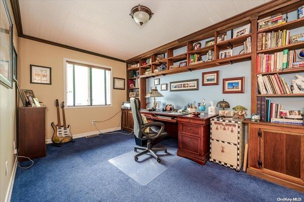 Home Office, Interior