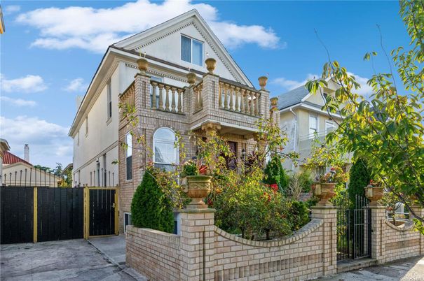 Exterior, Facade, Brick Facade, Queen Anne Victorian