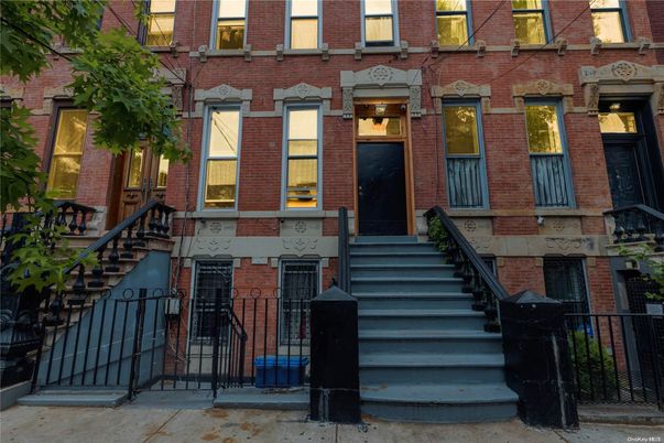 Exterior, Facade, Brick Facade, Rowhouse