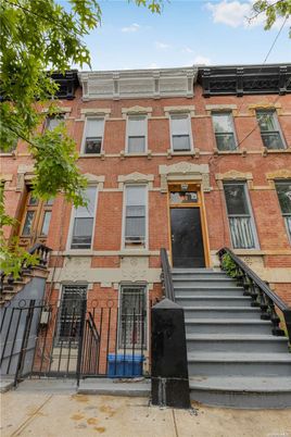 Exterior, Facade, Brick Facade, Rowhouse