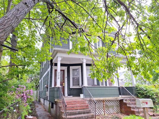 Exterior, Facade, American Foursquare