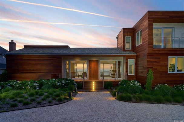Exterior, Facade, Modern