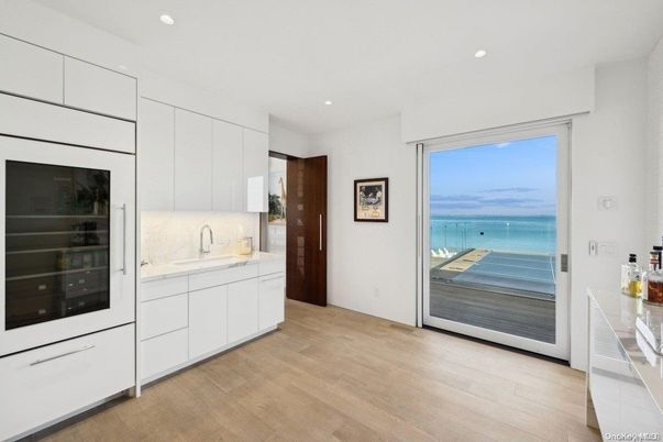 Interior, Kitchen, Recessed Lighting, Water, Wood Texture Flooring