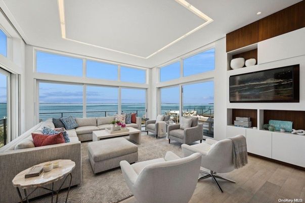 Interior, Living room, Recessed Lighting, Water, Wood Texture Flooring