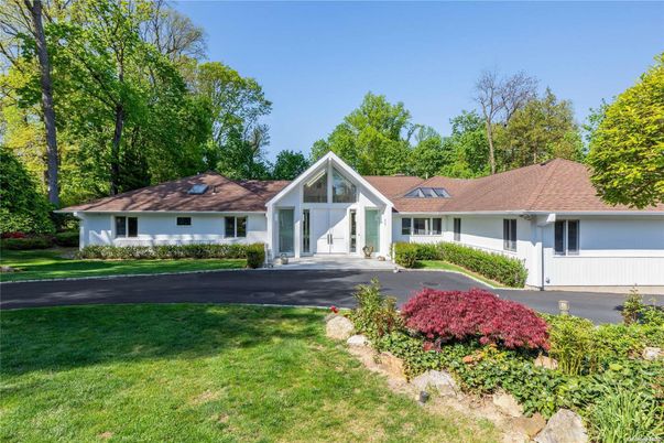 Attached, Exterior, Facade, Ranch
